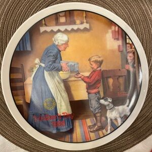 Mother's Day 1986 Collectible Plate